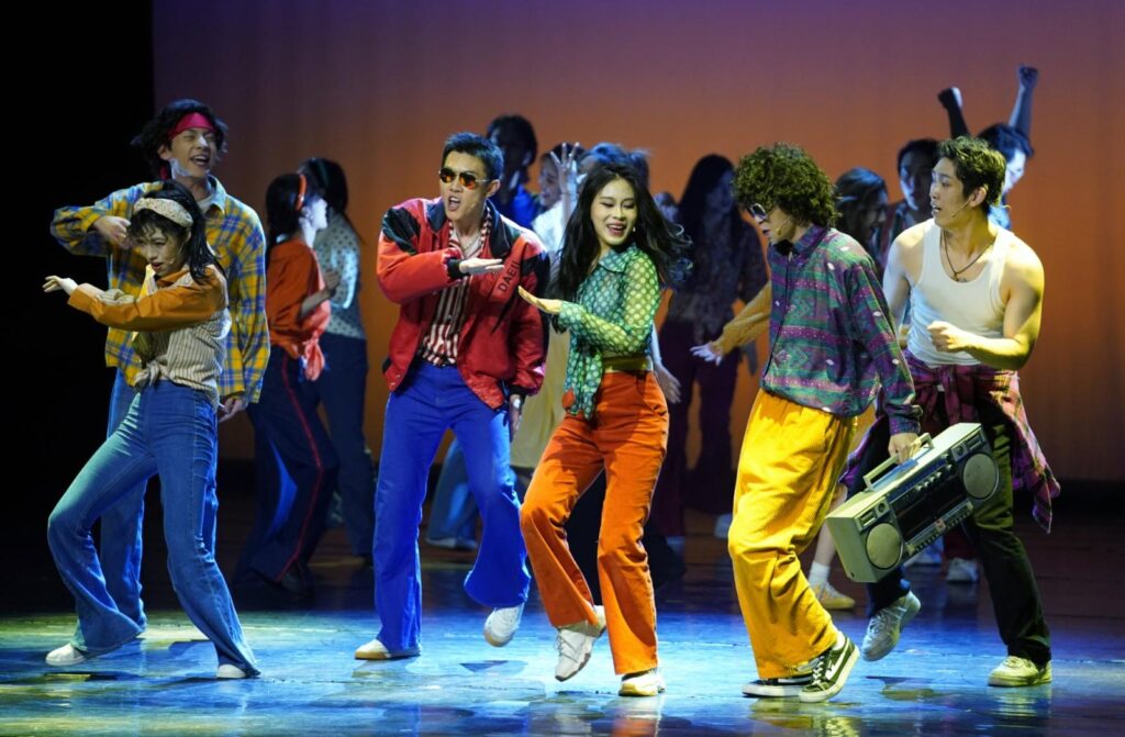 艺评︱音乐剧《文艺青年》：一代人终将老去，但总有人正年轻